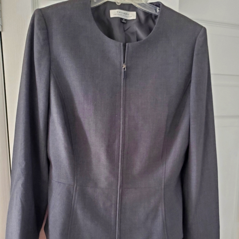 Tahari - Skirt suit